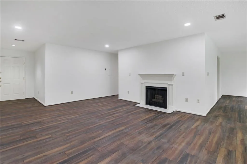 24214 Plantation Drive Ne, Atlanta, Georgia 30324, 2 Bedrooms Bedrooms, ,2 BathroomsBathrooms,Residential,For Sale,24214 Plantation Drive Ne,7622120