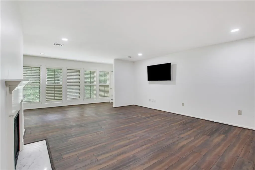 24214 Plantation Drive Ne, Atlanta, Georgia 30324, 2 Bedrooms Bedrooms, ,2 BathroomsBathrooms,Residential,For Sale,24214 Plantation Drive Ne,7622120