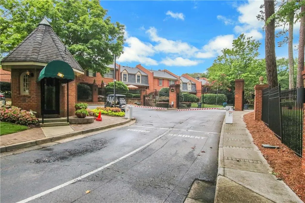 24214 Plantation Drive Ne, Atlanta, Georgia 30324, 2 Bedrooms Bedrooms, ,2 BathroomsBathrooms,Residential,For Sale,24214 Plantation Drive Ne,7622120