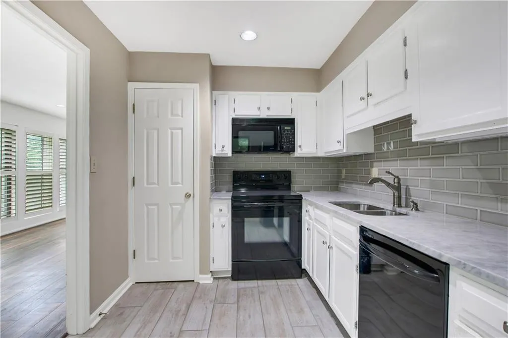 24214 Plantation Drive Ne, Atlanta, Georgia 30324, 2 Bedrooms Bedrooms, ,2 BathroomsBathrooms,Residential,For Sale,24214 Plantation Drive Ne,7622120