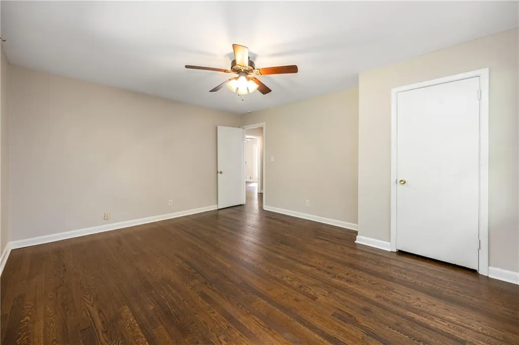 mainlevel bedroom