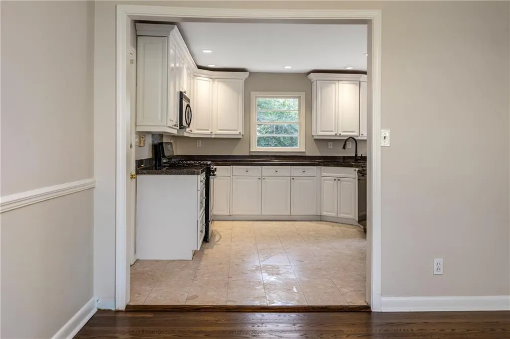535 Valley Lane, Atlanta, Georgia 30328, 4 Bedrooms Bedrooms, ,2 BathroomsBathrooms,Residential,Sold,535 Valley Lane,7460703