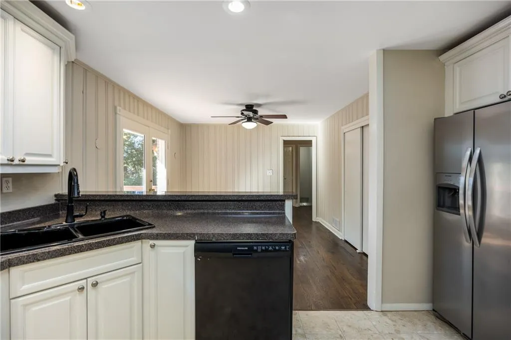 535 Valley Lane, Atlanta, Georgia 30328, 4 Bedrooms Bedrooms, ,2 BathroomsBathrooms,Residential,Sold,535 Valley Lane,7460703