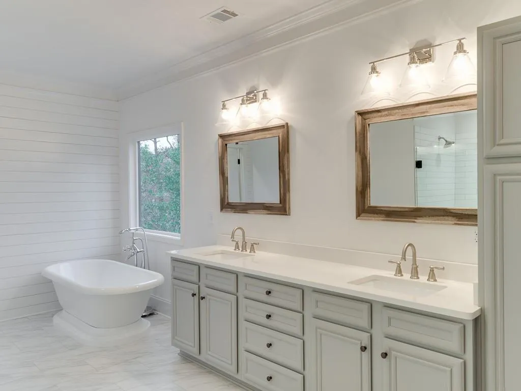 70 West Belle Isle Road, Sandy Springs, Georgia 30342, 5 Bedrooms Bedrooms, ,3 BathroomsBathrooms,Residential,Sold,70 West Belle Isle Road,6565170