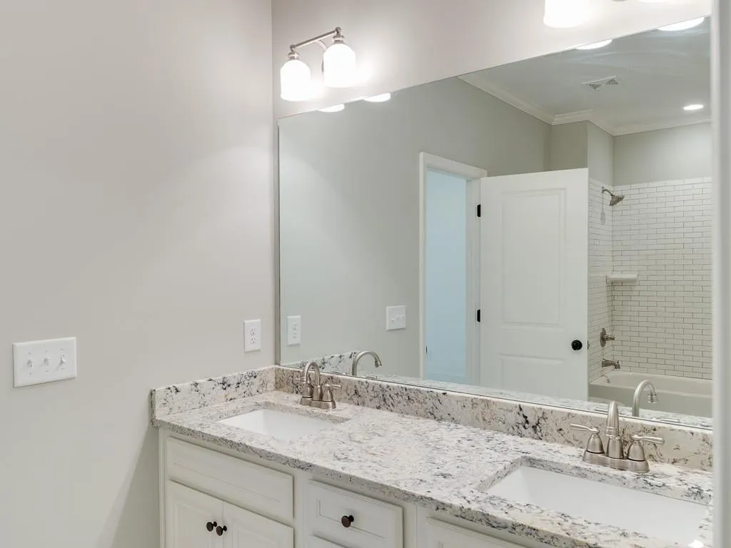 70 West Belle Isle Road, Sandy Springs, Georgia 30342, 5 Bedrooms Bedrooms, ,3 BathroomsBathrooms,Residential,Sold,70 West Belle Isle Road,6565170