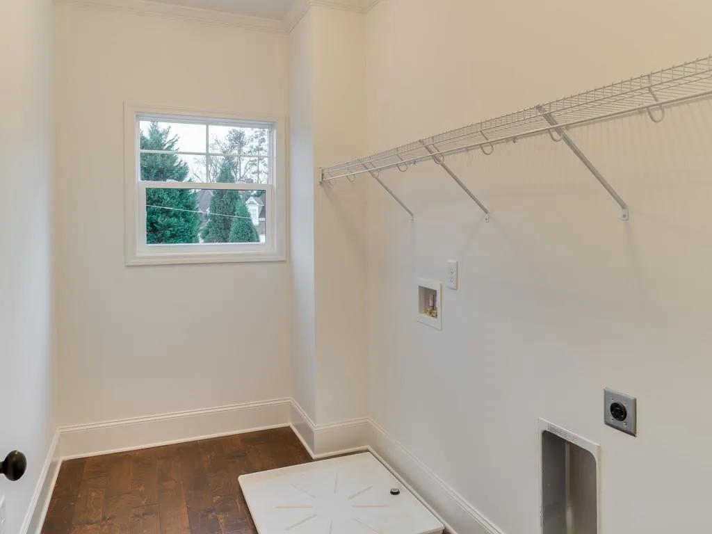 70 West Belle Isle Road, Sandy Springs, Georgia 30342, 5 Bedrooms Bedrooms, ,3 BathroomsBathrooms,Residential,Sold,70 West Belle Isle Road,6565170