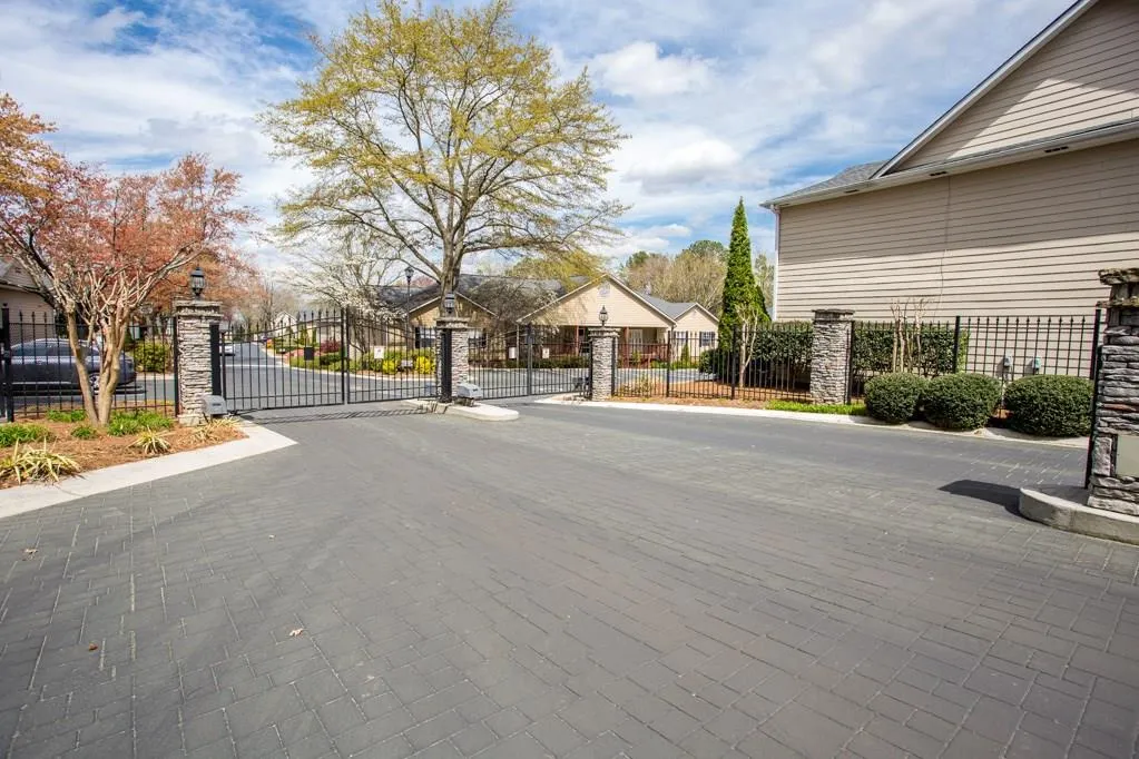 1807 Brighton Point, Atlanta, Georgia 30328, 3 Bedrooms Bedrooms, ,2 BathroomsBathrooms,Residential,Sold,1807 Brighton Point,5987109