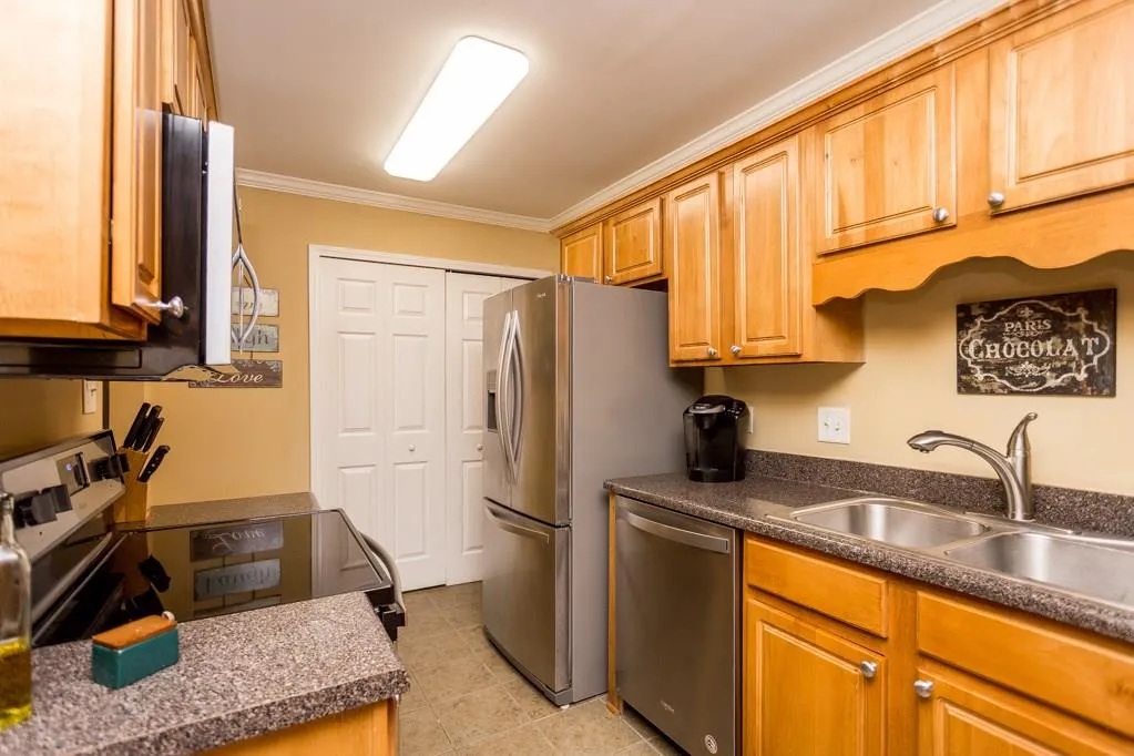 1807 Brighton Point, Atlanta, Georgia 30328, 3 Bedrooms Bedrooms, ,2 BathroomsBathrooms,Residential,Sold,1807 Brighton Point,5987109