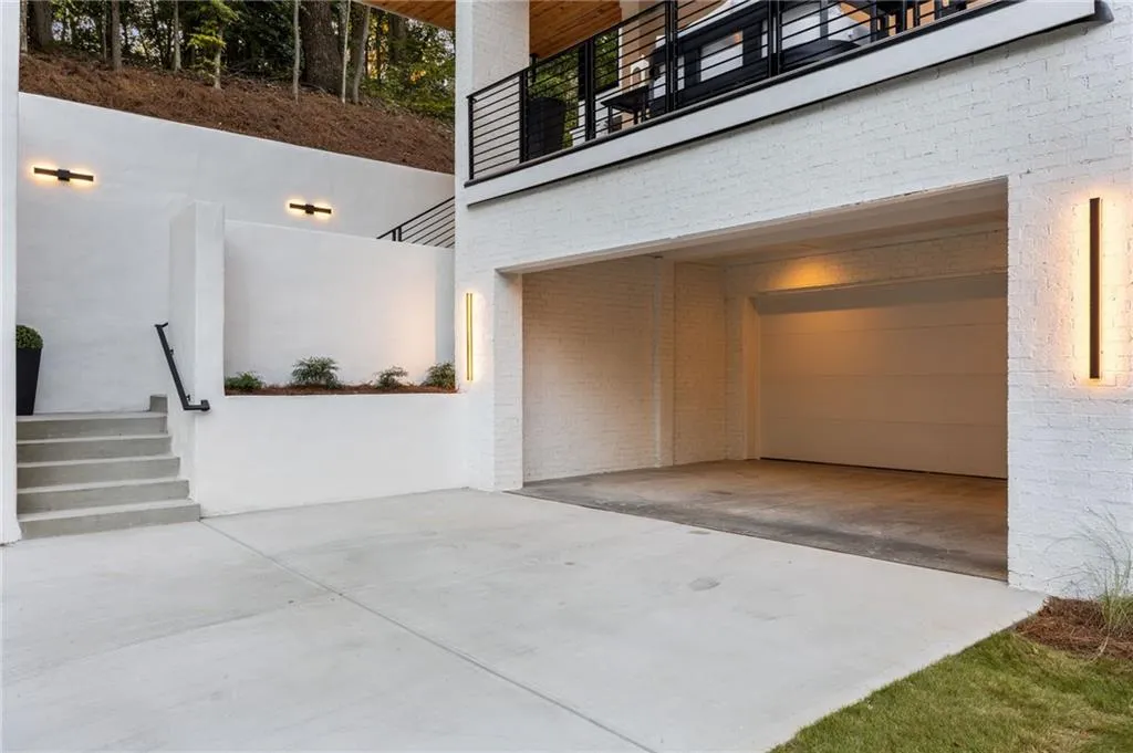 5290 Lake Forrest Drive, Atlanta, Georgia 30342, 4 Bedrooms Bedrooms, ,4 BathroomsBathrooms,Residential,Sold,5290 Lake Forrest Drive,7466324