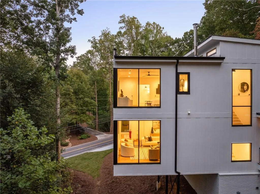 5290 Lake Forrest Drive, Atlanta, Georgia 30342, 4 Bedrooms Bedrooms, ,4 BathroomsBathrooms,Residential,Sold,5290 Lake Forrest Drive,7466324