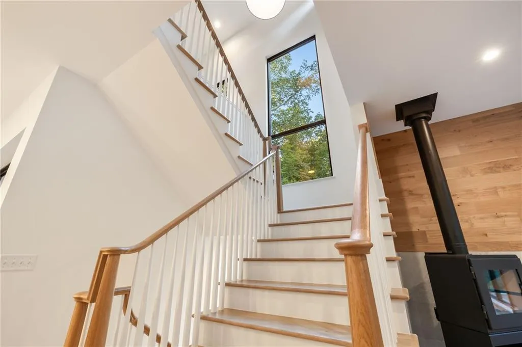 5290 Lake Forrest Drive, Atlanta, Georgia 30342, 4 Bedrooms Bedrooms, ,4 BathroomsBathrooms,Residential,Sold,5290 Lake Forrest Drive,7466324