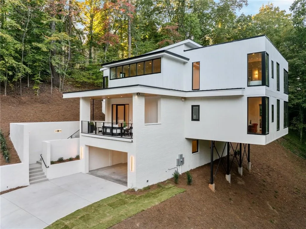 5290 Lake Forrest Drive, Atlanta, Georgia 30342, 4 Bedrooms Bedrooms, ,4 BathroomsBathrooms,Residential,Sold,5290 Lake Forrest Drive,7466324