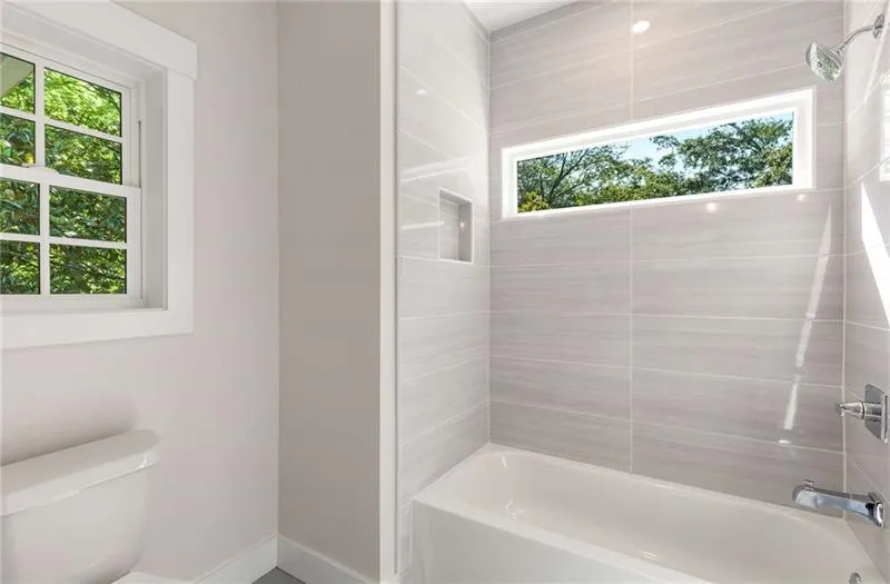Bathroom with shower / washtub combination