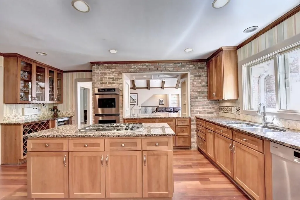 2005 Old Dominion Road, Atlanta, Georgia 30350, 5 Bedrooms Bedrooms, ,5 BathroomsBathrooms,Residential,Sold,2005 Old Dominion Road,6710138