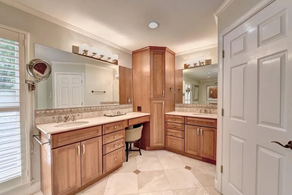 2005 Old Dominion Road, Atlanta, Georgia 30350, 5 Bedrooms Bedrooms, ,5 BathroomsBathrooms,Residential,Sold,2005 Old Dominion Road,6710138