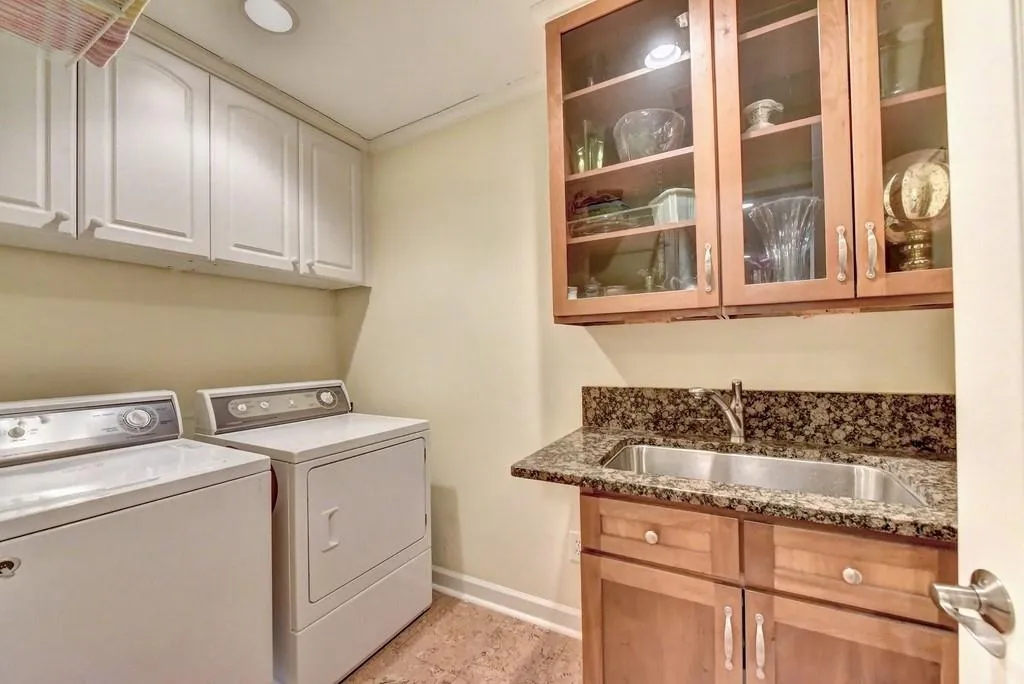 2005 Old Dominion Road, Atlanta, Georgia 30350, 5 Bedrooms Bedrooms, ,5 BathroomsBathrooms,Residential,Sold,2005 Old Dominion Road,6710138