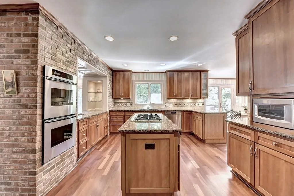 2005 Old Dominion Road, Atlanta, Georgia 30350, 5 Bedrooms Bedrooms, ,5 BathroomsBathrooms,Residential,Sold,2005 Old Dominion Road,6710138