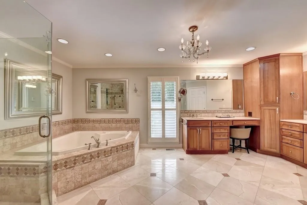 2005 Old Dominion Road, Atlanta, Georgia 30350, 5 Bedrooms Bedrooms, ,5 BathroomsBathrooms,Residential,Sold,2005 Old Dominion Road,6710138