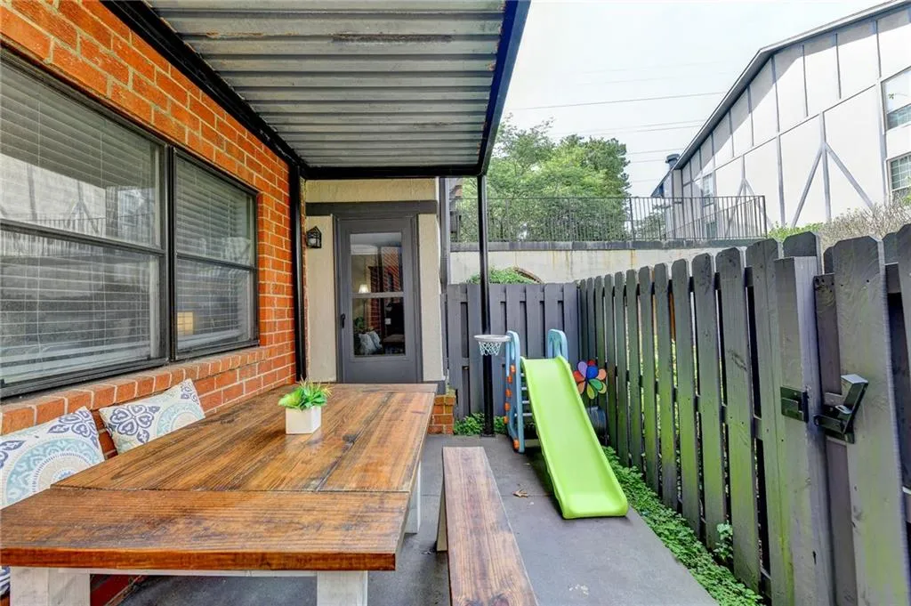 6851 Roswell Road Unit K15, Atlanta, Georgia 30328, 3 Bedrooms Bedrooms, ,2 BathroomsBathrooms,Residential,Sold,6851 Roswell Road Unit K15,7061312