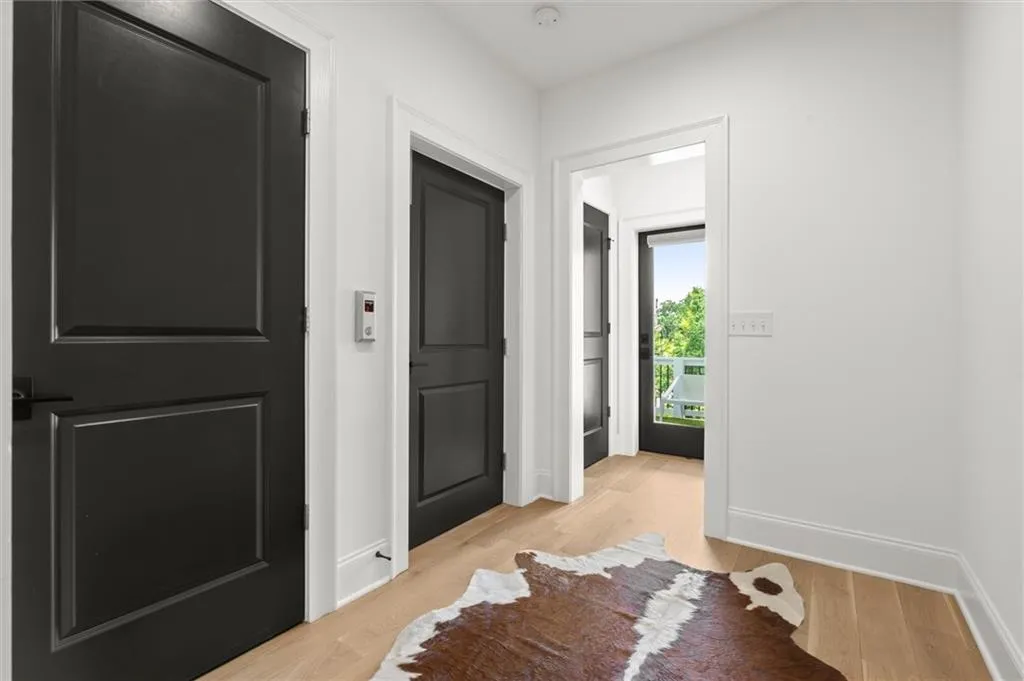 3667 Peachtree Road Ne Unit #1, Atlanta, Georgia 30319, 3 Bedrooms Bedrooms, 0 ,3 BathroomsBathrooms,Residential,For Sale,3667 Peachtree Road Ne Unit #1,7781753
