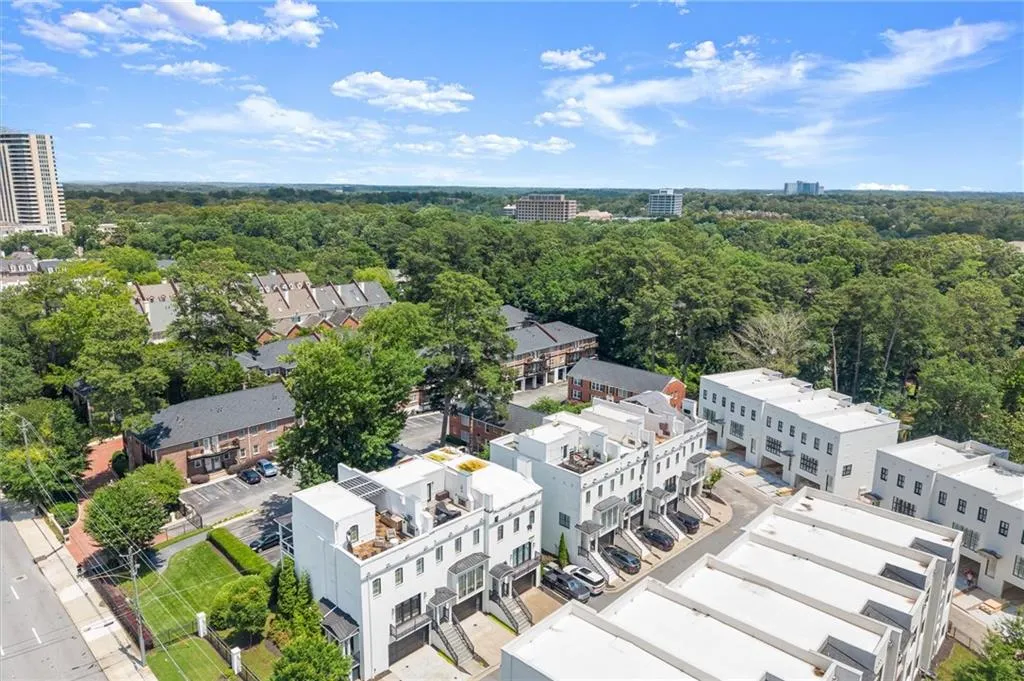 3667 Peachtree Road Ne Unit #1, Atlanta, Georgia 30319, 3 Bedrooms Bedrooms, 0 ,3 BathroomsBathrooms,Residential,For Sale,3667 Peachtree Road Ne Unit #1,7781753