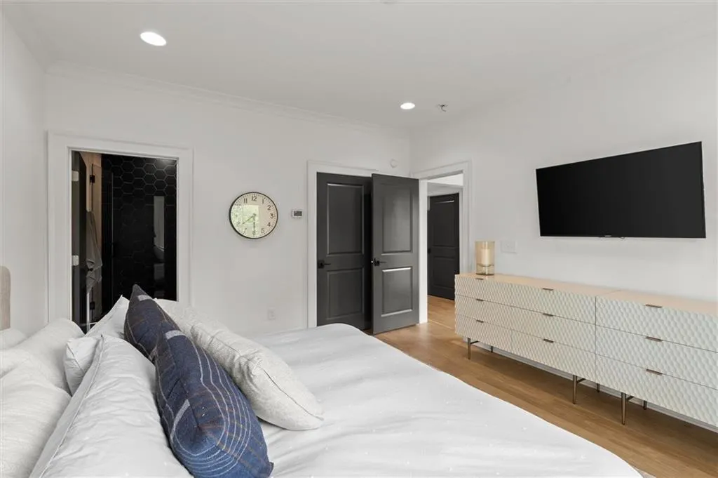 3667 Peachtree Road Ne Unit #1, Atlanta, Georgia 30319, 3 Bedrooms Bedrooms, 0 ,3 BathroomsBathrooms,Residential,For Sale,3667 Peachtree Road Ne Unit #1,7781753