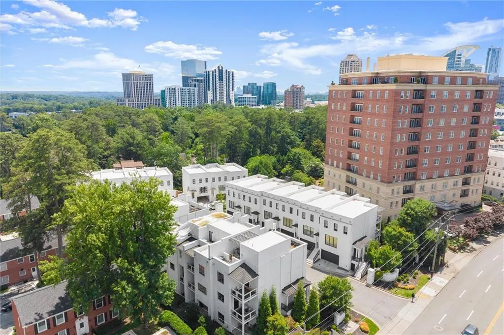 3667 Peachtree Road Ne Unit #1, Atlanta, Georgia 30319, 3 Bedrooms Bedrooms, 0 ,3 BathroomsBathrooms,Residential,For Sale,3667 Peachtree Road Ne Unit #1,7781753