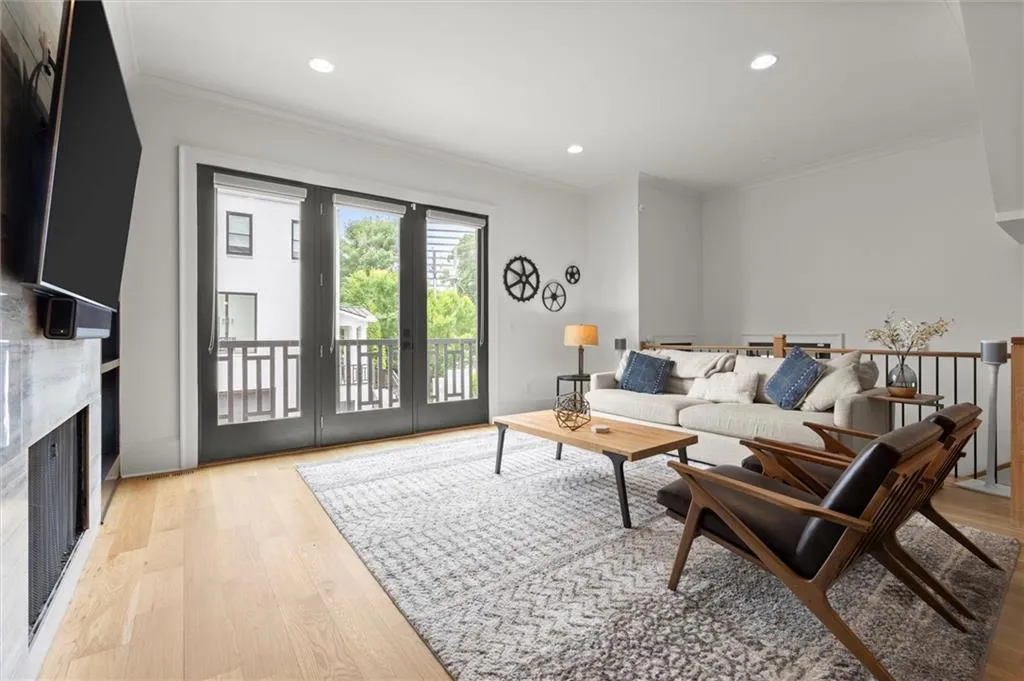3667 Peachtree Road Ne Unit #1, Atlanta, Georgia 30319, 3 Bedrooms Bedrooms, 0 ,3 BathroomsBathrooms,Residential,For Sale,3667 Peachtree Road Ne Unit #1,7781753