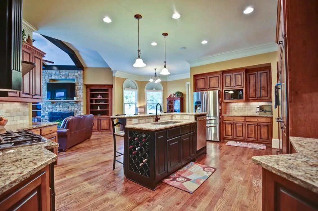 6118 Harleston Road Ne, Sandy Springs, Georgia 30328, 6 Bedrooms Bedrooms, ,5 BathroomsBathrooms,Residential,Sold,6118 Harleston Road Ne,5742424