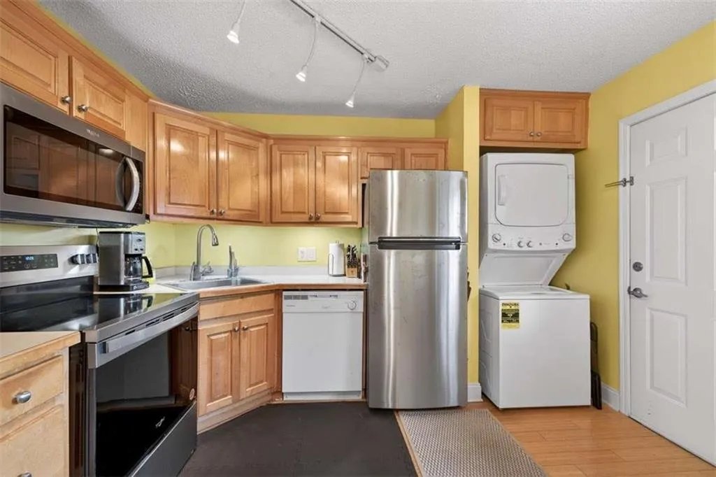 315 Hilderbrand Drive Unit B4, Sandy Springs, Georgia 30328, 2 Bedrooms Bedrooms, ,1 BathroomBathrooms,Residential,For Sale,315 Hilderbrand Drive Unit B4,7690408