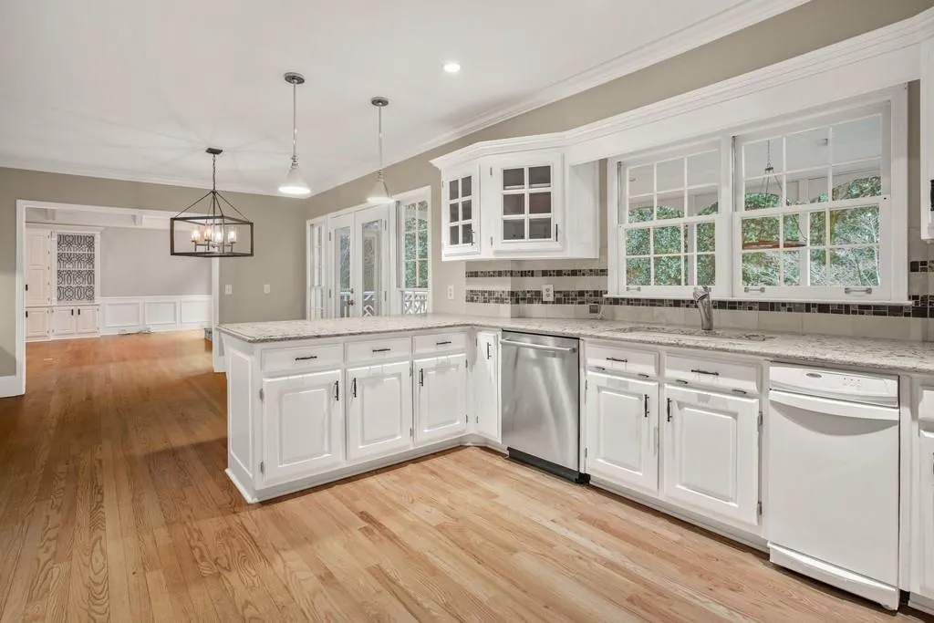 7380 Stoneykirk Close, Sandy Springs, Georgia 30350, 5 Bedrooms Bedrooms, ,3 BathroomsBathrooms,Residential,Sold,7380 Stoneykirk Close,6631770