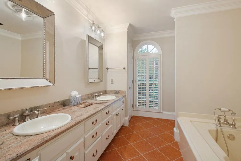 7380 Stoneykirk Close, Sandy Springs, Georgia 30350, 5 Bedrooms Bedrooms, ,3 BathroomsBathrooms,Residential,Sold,7380 Stoneykirk Close,6631770