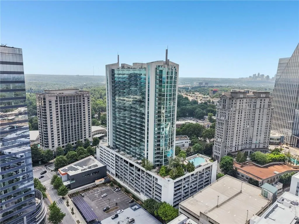 3324 Peachtree Road Ne Unit 1518, Atlanta, Georgia 30326, 2 Bedrooms Bedrooms, ,2 BathroomsBathrooms,Residential,For Sale,3324 Peachtree Road Ne Unit 1518,7626192