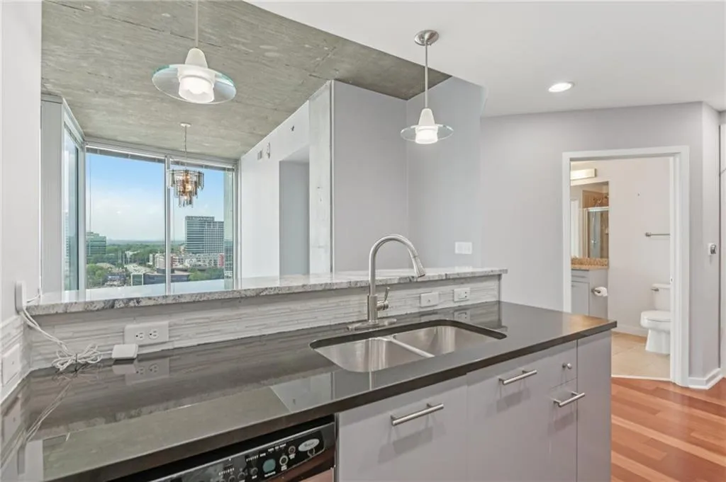 3324 Peachtree Road Ne Unit 1518, Atlanta, Georgia 30326, 2 Bedrooms Bedrooms, ,2 BathroomsBathrooms,Residential,For Sale,3324 Peachtree Road Ne Unit 1518,7626192