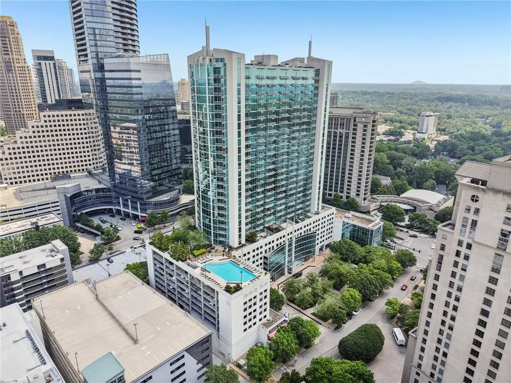 3324 Peachtree Road Ne Unit 1518, Atlanta, Georgia 30326, 2 Bedrooms Bedrooms, ,2 BathroomsBathrooms,Residential,For Sale,3324 Peachtree Road Ne Unit 1518,7626192