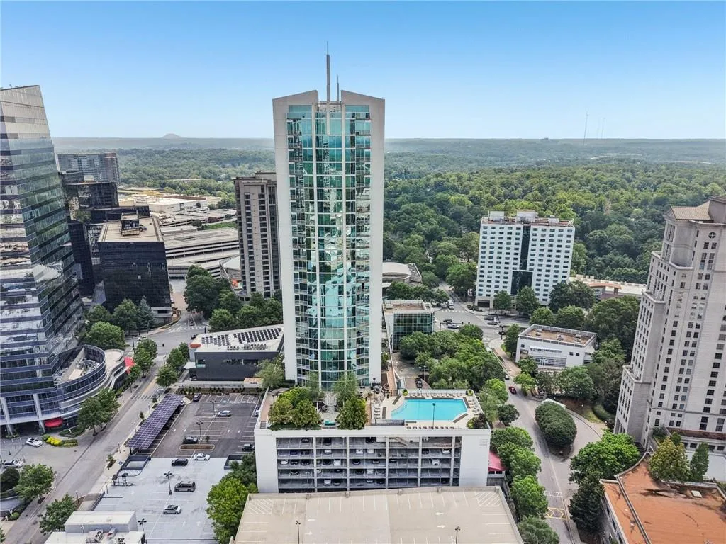 3324 Peachtree Road Ne Unit 1518, Atlanta, Georgia 30326, 2 Bedrooms Bedrooms, ,2 BathroomsBathrooms,Residential,For Sale,3324 Peachtree Road Ne Unit 1518,7626192
