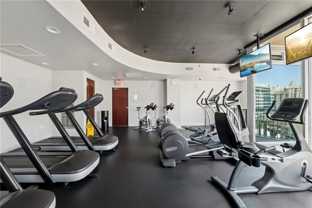 3324 Peachtree Road Ne Unit 1518, Atlanta, Georgia 30326, 2 Bedrooms Bedrooms, ,2 BathroomsBathrooms,Residential,For Sale,3324 Peachtree Road Ne Unit 1518,7626192