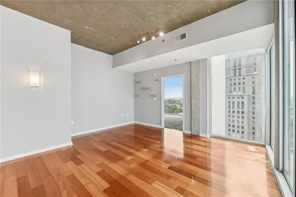 3324 Peachtree Road Ne Unit 1518, Atlanta, Georgia 30326, 2 Bedrooms Bedrooms, ,2 BathroomsBathrooms,Residential,For Sale,3324 Peachtree Road Ne Unit 1518,7626192