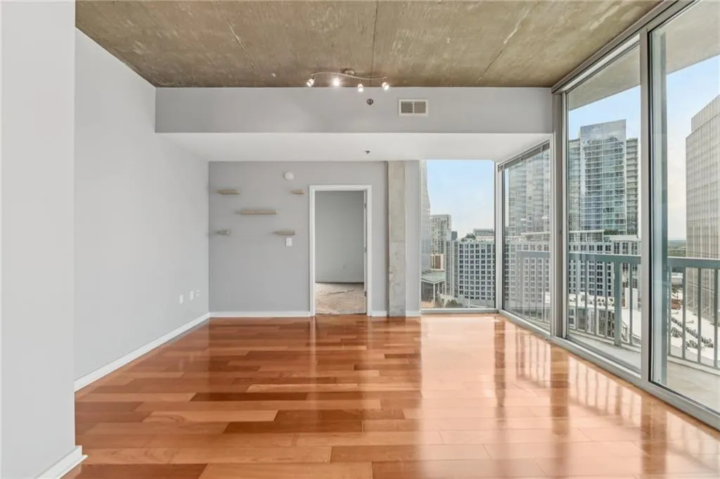 3324 Peachtree Road Ne Unit 1518, Atlanta, Georgia 30326, 2 Bedrooms Bedrooms, ,2 BathroomsBathrooms,Residential,For Sale,3324 Peachtree Road Ne Unit 1518,7626192
