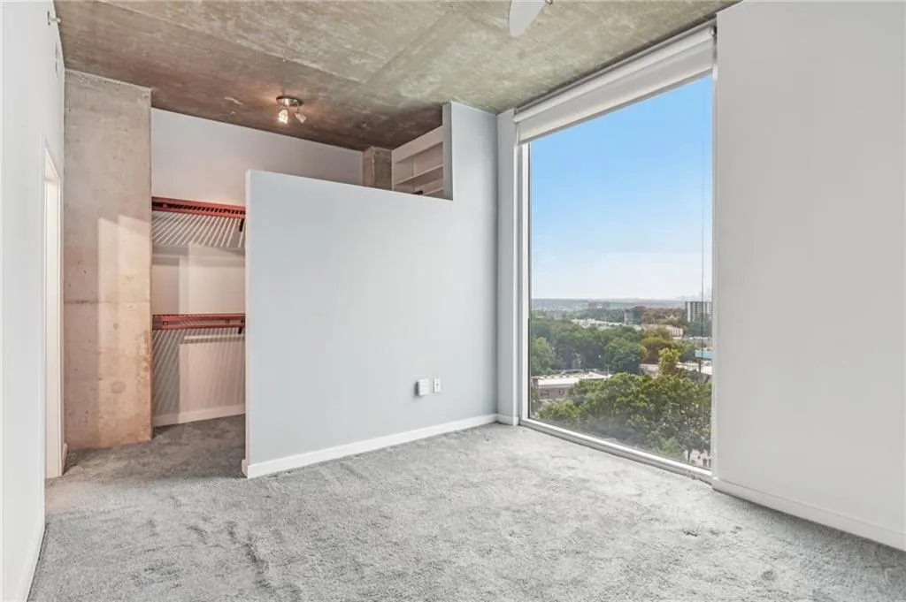 Unfurnished primary bedroom