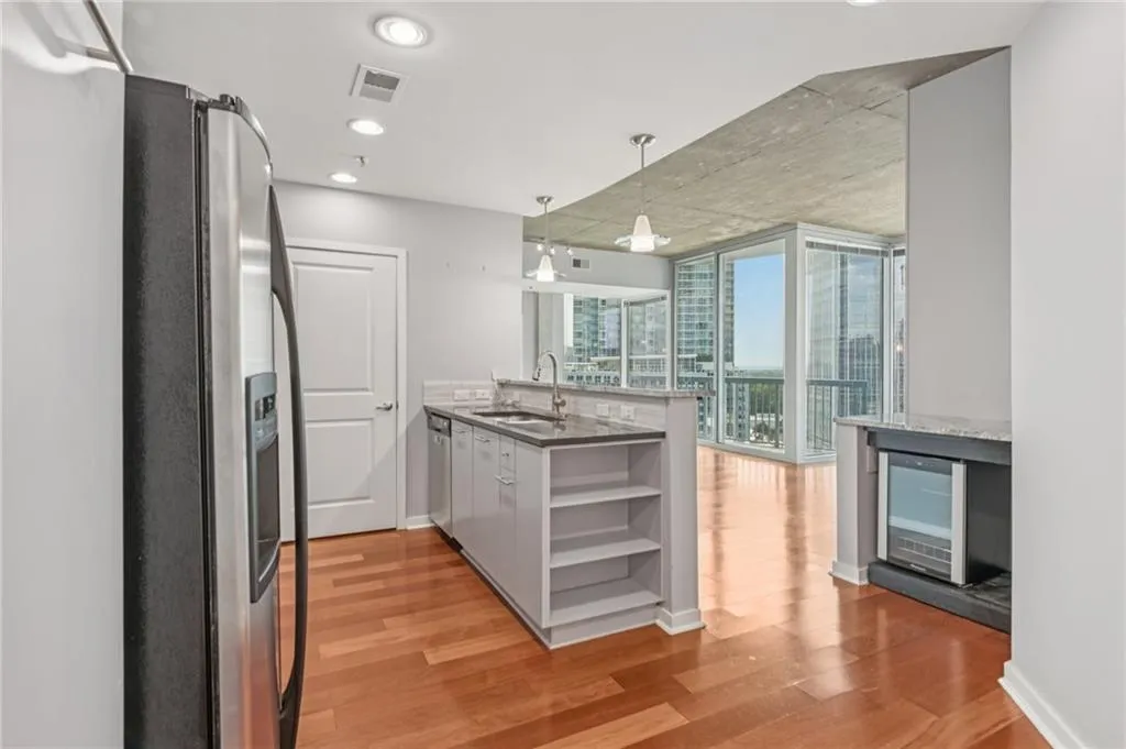 3324 Peachtree Road Ne Unit 1518, Atlanta, Georgia 30326, 2 Bedrooms Bedrooms, ,2 BathroomsBathrooms,Residential,For Sale,3324 Peachtree Road Ne Unit 1518,7626192