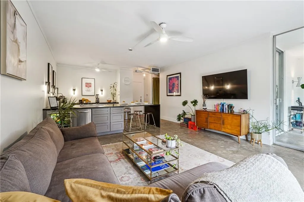 Living area featuring concrete floors and a ceiling fan