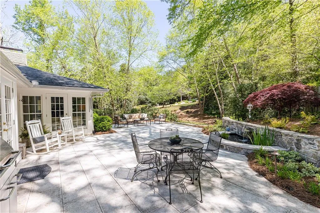 525 Londonberry Road, Atlanta, Georgia 30327, 4 Bedrooms Bedrooms, ,3 BathroomsBathrooms,Residential,Sold,525 Londonberry Road,7035464