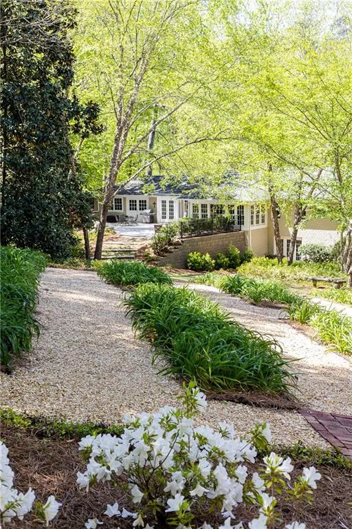 525 Londonberry Road, Atlanta, Georgia 30327, 4 Bedrooms Bedrooms, ,3 BathroomsBathrooms,Residential,Sold,525 Londonberry Road,7035464