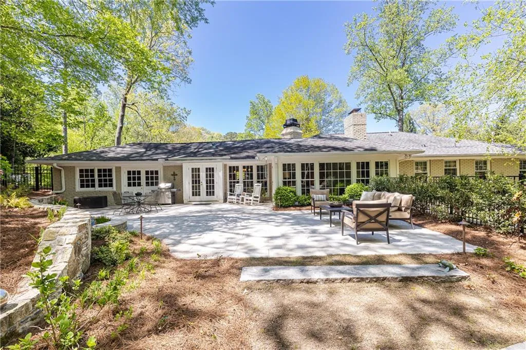 525 Londonberry Road, Atlanta, Georgia 30327, 4 Bedrooms Bedrooms, ,3 BathroomsBathrooms,Residential,Sold,525 Londonberry Road,7035464
