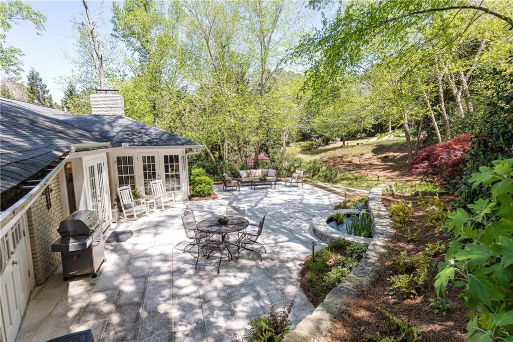 525 Londonberry Road, Atlanta, Georgia 30327, 4 Bedrooms Bedrooms, ,3 BathroomsBathrooms,Residential,Sold,525 Londonberry Road,7035464