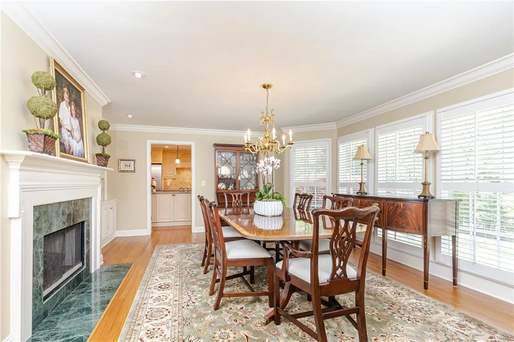 525 Londonberry Road, Atlanta, Georgia 30327, 4 Bedrooms Bedrooms, ,3 BathroomsBathrooms,Residential,Sold,525 Londonberry Road,7035464