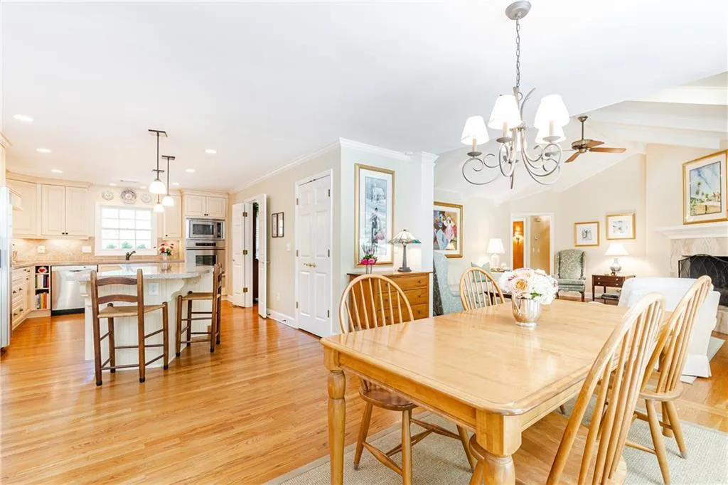 525 Londonberry Road, Atlanta, Georgia 30327, 4 Bedrooms Bedrooms, ,3 BathroomsBathrooms,Residential,Sold,525 Londonberry Road,7035464