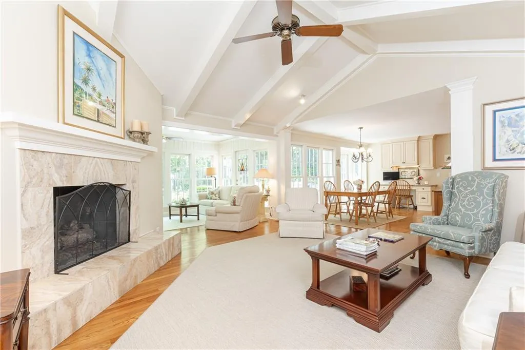 525 Londonberry Road, Atlanta, Georgia 30327, 4 Bedrooms Bedrooms, ,3 BathroomsBathrooms,Residential,Sold,525 Londonberry Road,7035464