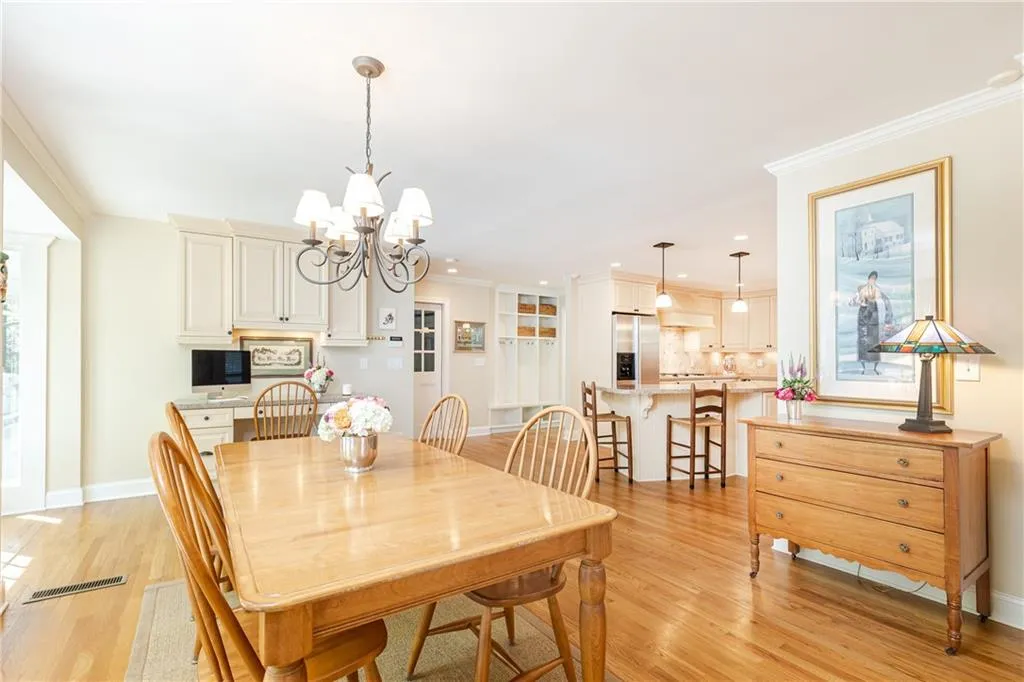 525 Londonberry Road, Atlanta, Georgia 30327, 4 Bedrooms Bedrooms, ,3 BathroomsBathrooms,Residential,Sold,525 Londonberry Road,7035464
